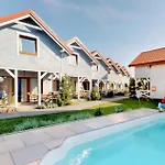 Cozy In With Heated Swimming Pool Ferienhaus