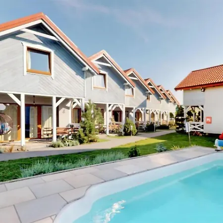 Awesome In With Heated Swimming Pool بيت للعطل